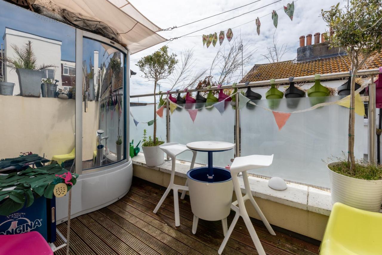Little Brighton Beach Apartments - Also Separate Spa Cabin And Watersports Extérieur photo
