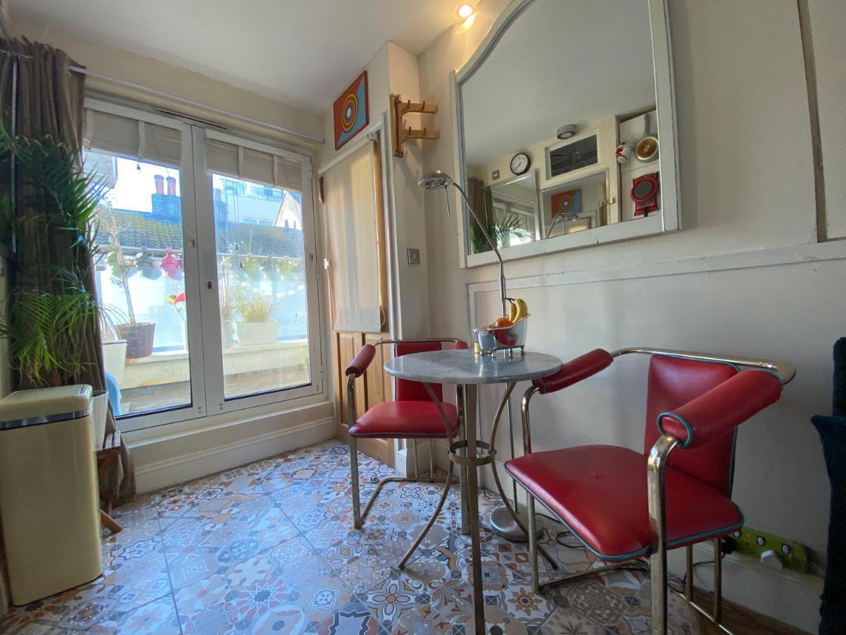 Little Brighton Beach Apartments - Also Separate Spa Cabin And Watersports Extérieur photo