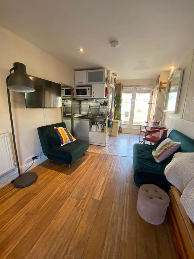 Little Brighton Beach Apartments - Also Separate Spa Cabin And Watersports Extérieur photo