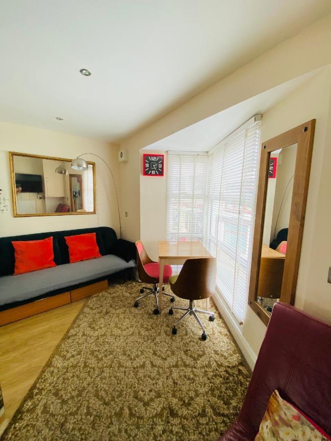 Little Brighton Beach Apartments - Also Separate Spa Cabin And Watersports Extérieur photo