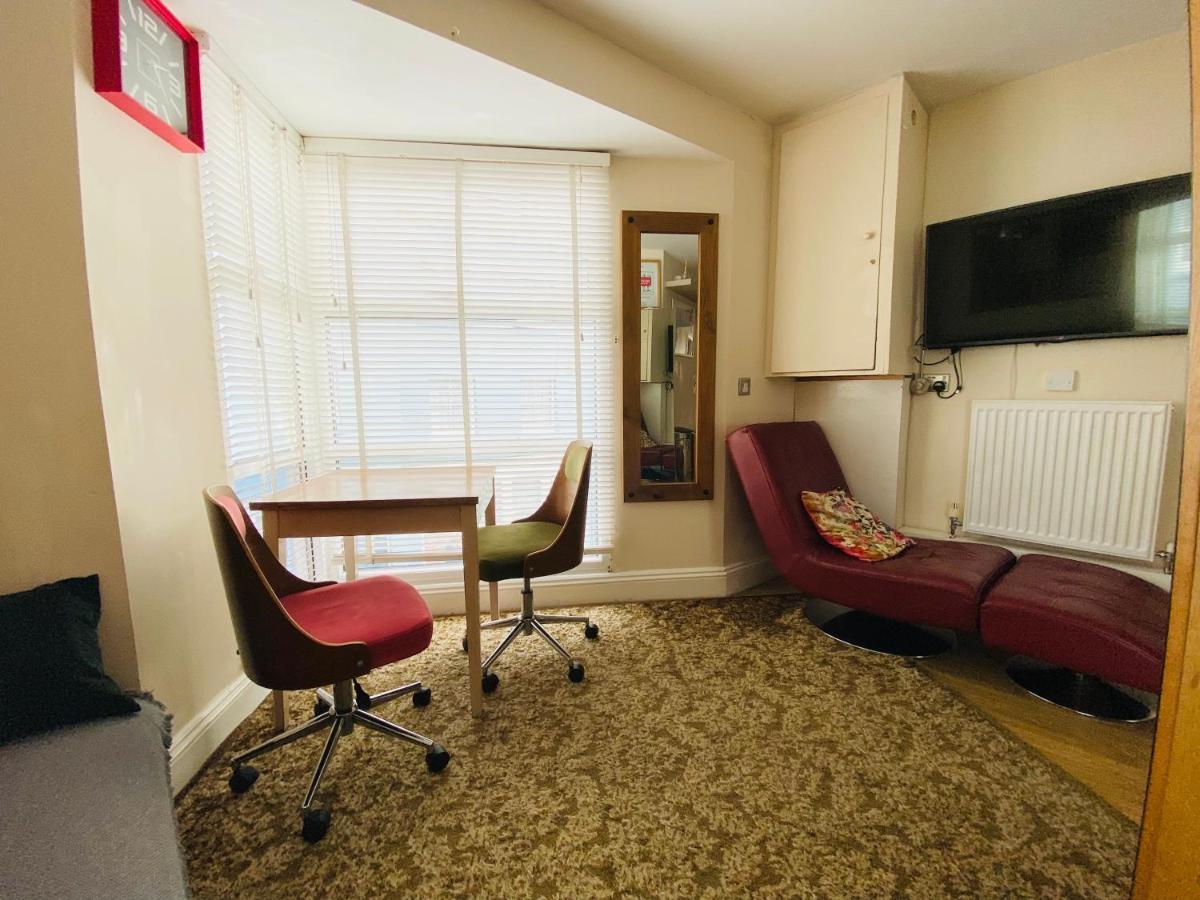 Little Brighton Beach Apartments - Also Separate Spa Cabin And Watersports Extérieur photo