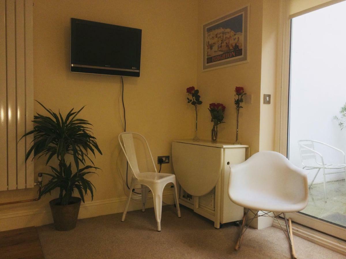 Little Brighton Beach Apartments - Also Separate Spa Cabin And Watersports Extérieur photo