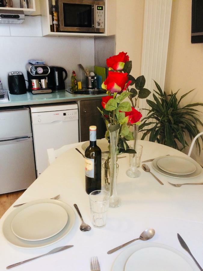 Little Brighton Beach Apartments - Also Separate Spa Cabin And Watersports Extérieur photo